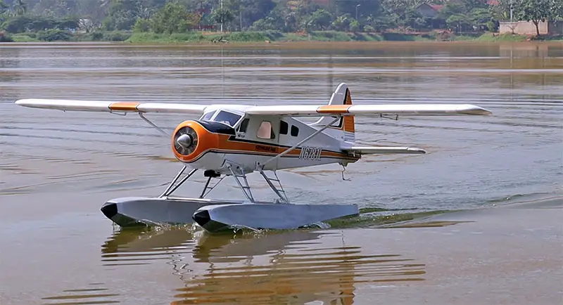 Beaver rc store plane on floats